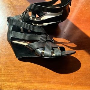 Bandolino Strappy leather wedges